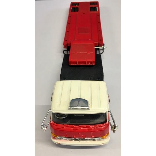 Yonezawa Diapet 012-01529 1:40 Scale Mitsubishi T-95 & Trailer.