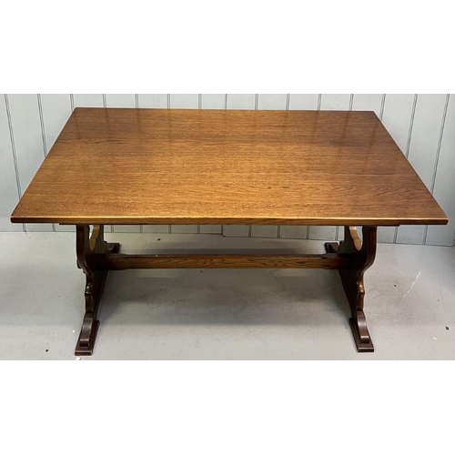 5 - An oak refectory table.
Dimensions(cm) H75 W137 D76
