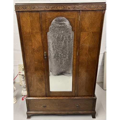 55 - A vintage, oak double wardrobe. Internal clothes rail, and mirrored door. Dimensions(cm) H193, W122,... 