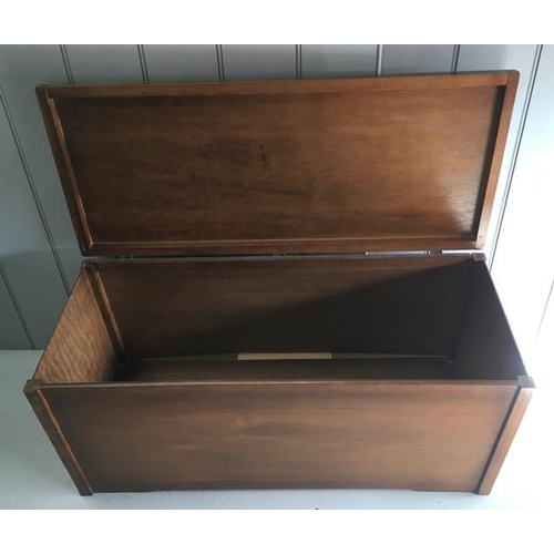 106 - A vintage blanket box. Dimensions(cm) H40, W92, D38.