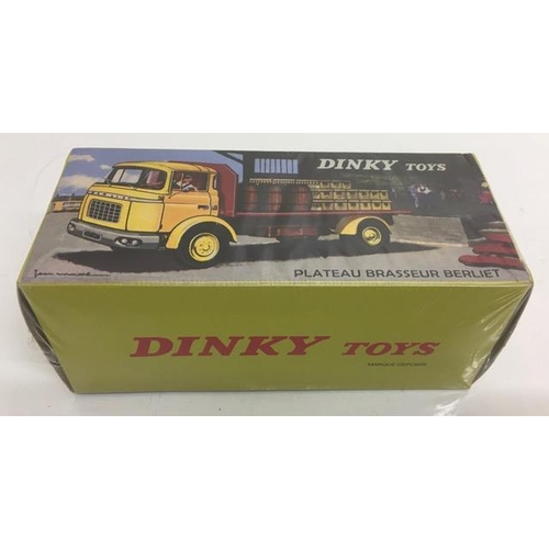 2025 - Atlas Editions Dinky 588 Brewery Flatbed Truck with Tailboard – ‘Gak Berliet Camion Brasseur’. Still... 