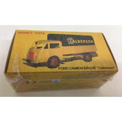 2043 - Atlas Editions Dinky 25JJ Ford Camion Bache – ‘Calberson’. Still Cellophane Sealed.