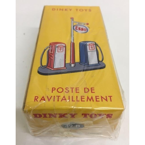 2046 - Atlas Editions Dinky 49D Poste de Ravitaillement – ‘Esso’. Still Cellophane Sealed.