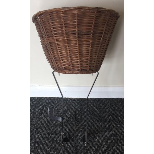 709R - A vintage wicker basket, with bracket, for the front of a bicycle