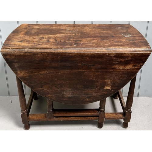 3 - A vintage, oak gateleg table.
Dimensions(cm) H92, W42/122, D72.