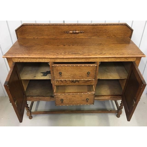 44 - An Edwardian oak buffet sideboard. Two drawers flanked by two single, shelved cupboards. Dimensions(... 