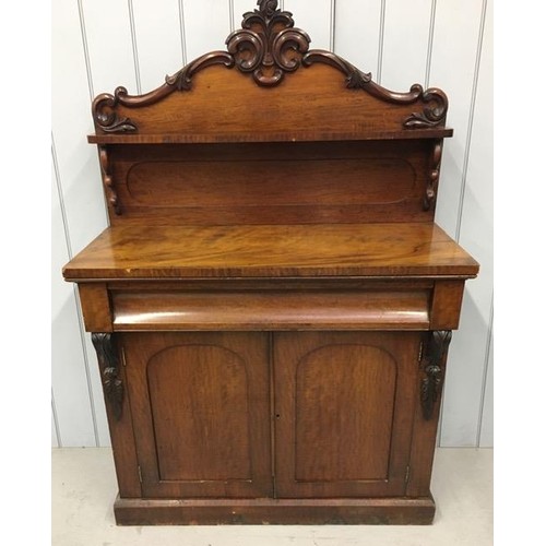 62 - A stunning, Victorian mahogany chiffonier. Single drawer over two-door cupboard. Dimensions(cm) H107... 