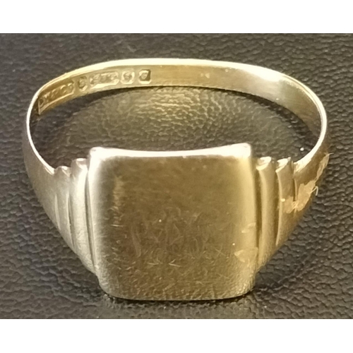 418A - A hallmarked 9ct Gold signet ring. Made by L W & Co. Size Q. Weight c.2.8g.