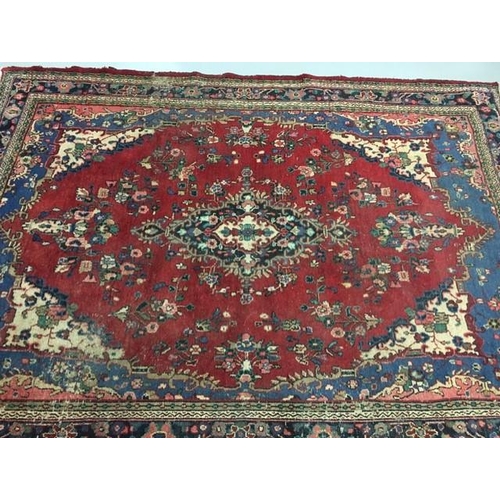 194 - A large, vintage Persian rug. 10ft x 7ft.