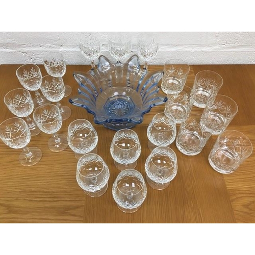 199 - A set of 21 good quality crystal glasses, together with a retro blue-glass centrepiece.