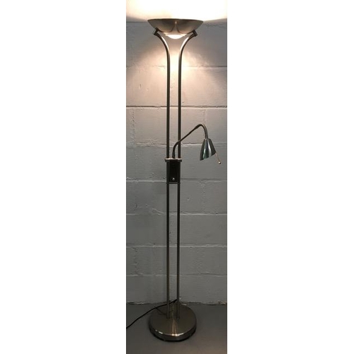 793 - A good quality, chrome uplighter, with integrated reading lamp. Tested & appears in full working ord... 