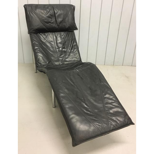 137 - A stunning, simplistic, rare leather chaise-longue.
Black leather on chrome frame.
Dimensions(cm) H9... 