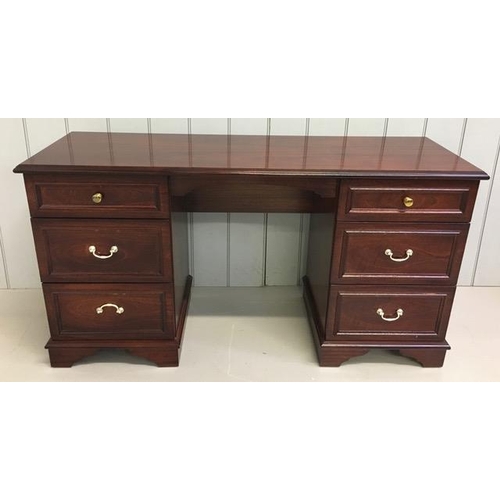 54 - A good quality, vintage Stag dressing table. Mahogany with six drawers. Dimensions(cm) H69, W130, D4... 