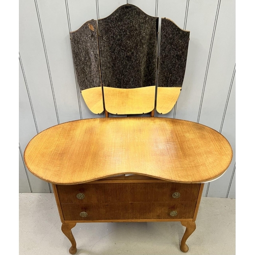 72 - A vintage, kidney-shaped dressing table, with two drawers and a tri-fold mirror.
Dimensions(cm) H130... 