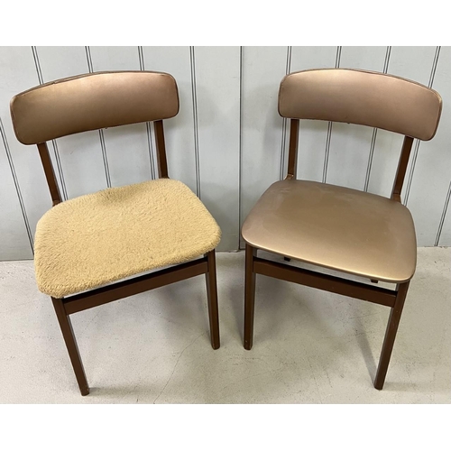 147E - A pair of retro dining chairs.
Dimensions(cm) H78 (45 to seat), W43, D50.