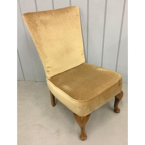 150A - A vintage, beige upholstered, bedroom chair. Dimensions(cm) H81(36 to seat), W49, D60.