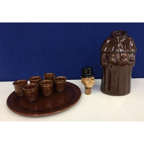 496 - A vintage, fun Town Crier decanter, complete with matching tray & six drinking cups (one cup slightl... 