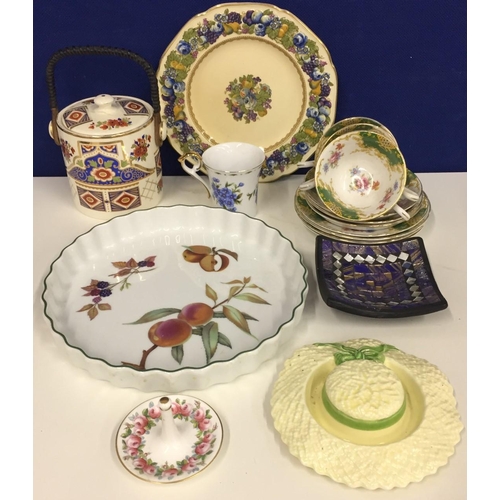 515 - A mixed selection of 18 ceramic items. Includes a Lancaster & Sons biscuit barrel, Royal Worcester '... 