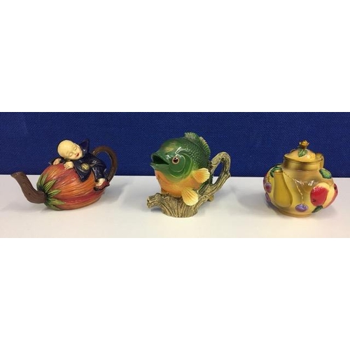 622H - Three Shudehill miniature teapots.