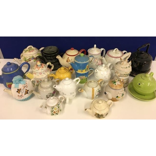 622S - A collection of twenty novelty teapots.