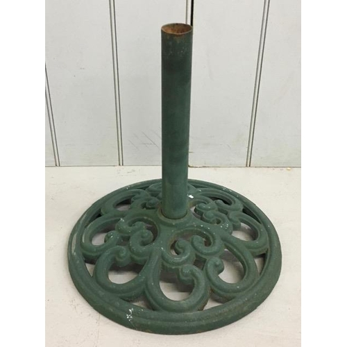 706 - A heavy, cast iron, green painted parasol base. Height & Diameter 43cm.