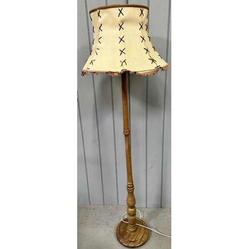 787 - A vintage standard lamp. Tested and appears in full working order. Height 178cm.