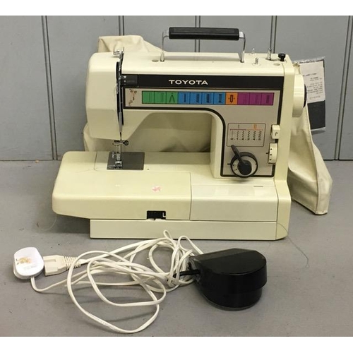 820 - A Toyota 3003DX electric sewing machine, with cover.