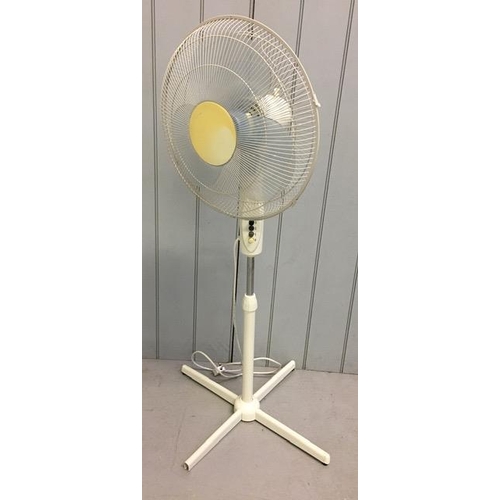 822 - A freestanding, rotating fan. Tested & appears in full working order. Height 127cm.