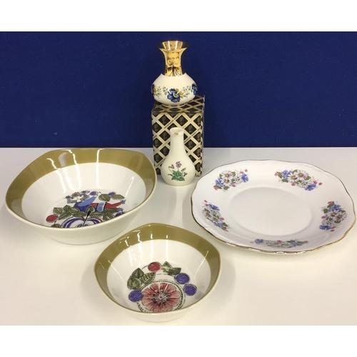 561 - A mixed lot of five ceramic items. Includes Prinknash vase, Royal Kent plate, Wedgwood vase (shows d... 