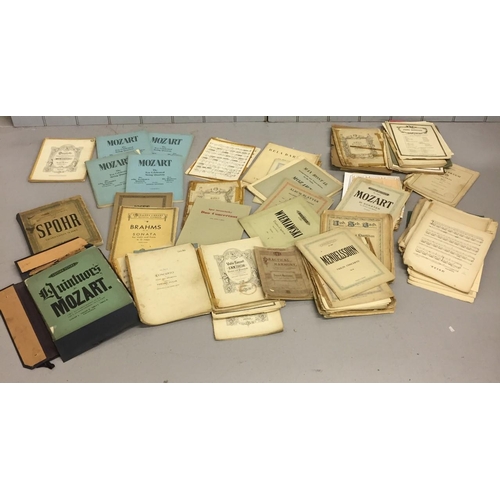 727 - A large collection of late 19th century & early 20th century sheet music.