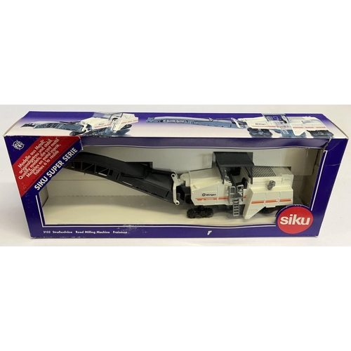 Siku Super 3132 1:50 Road milling Machine.