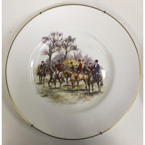 519 - A Royal Worcester display plate - by T Ivester Lloyd, depicting a hunting scene. No. Z2301. Diameter... 