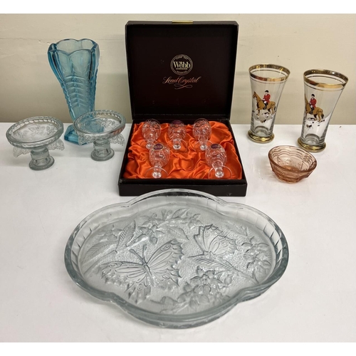 225 - A mixed lot of vintage glassware. Includes a part-set of cased Webb crystal glasses etc.