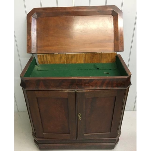 43 - A mahogany, flip-top buffet dresser. No key present.
Dimensions(cm) H92, W87, D44.