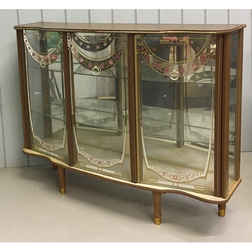 119 - A charming, mid-century glazed cocktail/display cabinet. Three glazed/patterned doors, with two inte... 