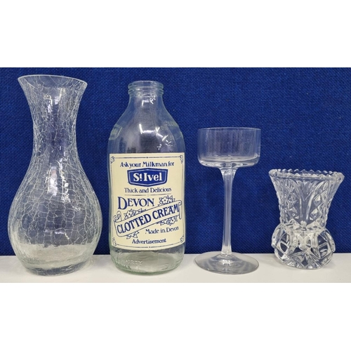 214B - An assortment of of glass and crystal ware to include a fluted tealight, a crackle effect glass vase... 