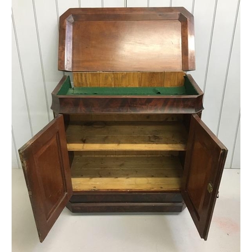 43 - A mahogany, flip-top buffet dresser. No key present.
Dimensions(cm) H92, W87, D44.