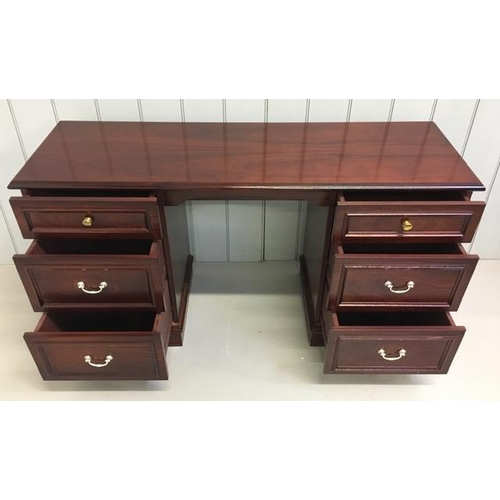 54 - A good quality, vintage Stag dressing table. Mahogany with six drawers. Dimensions(cm) H69, W130, D4... 