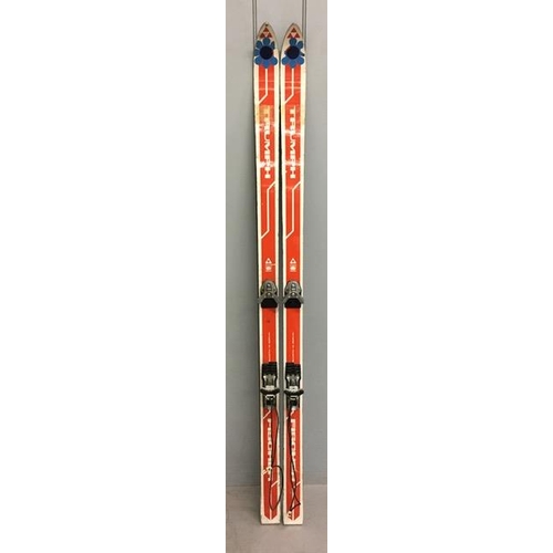 752 - A pair of vintage 170cm 'Triumph' skis, by 'Fischer'.