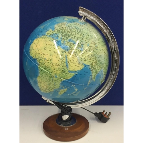 805 - A large Tecnodidattica  light-up globe. Tested & appears in full working order. Height 45cm, width 3... 