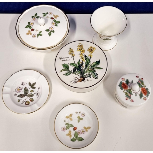 507C - A quantity of ceramics to include 'Wedgwood' 'Wild Strawberry', 'Kutani Crane' & other pattern piece... 