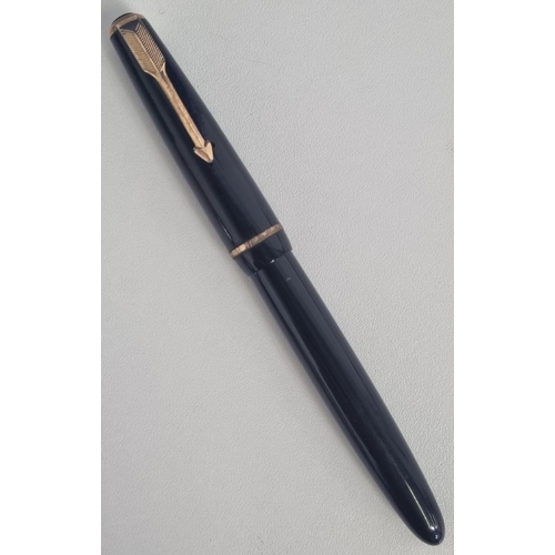 648 - A vintage 'Parker' 'Duofold' black fountain pen, with a '14ct' solid yellow gold nib. Rolled gold ba... 