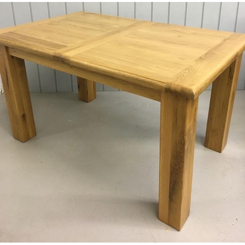 3 - A high-quality, solid light oak extending dining table, in an excellent condition. Extension leaf ho... 