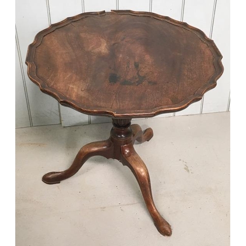 89 - A larger size, 19th century, mahogany piecrust tea table, with tilt-top mechanism. Dimensions(cm) H6... 