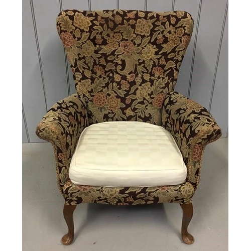 139 - A vintage wingback chair. Comes complete with a set of cream coloured fabric covers. Dimensions(cm) ... 