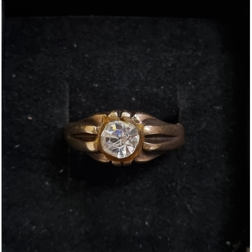 403 - A gentleman's '375' 9ct yellow gold zirconia solitaire ring. Birmingham 1993. Size R. Weight approx,... 