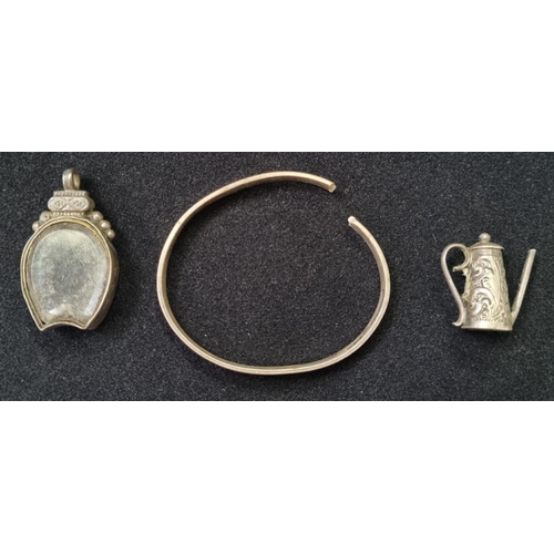 405 - A small quantity of antique solid silver jewellery. A coffee pot charm(Birmingham 1907), horse shoe ... 