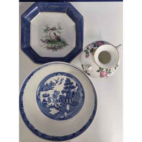 507 - A collection of four eclectic Wedgwood pieces, to include a 'Willow' pattern bowl (26.1cm diameter),... 