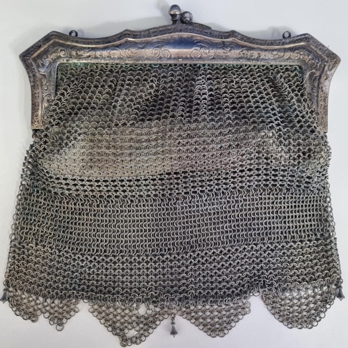 643 - A Victorian, plated chain mail mesh evening purse. Kid leather inner, marked 'Argyle silver, G.B.& C... 