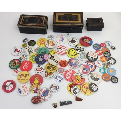 1649 - A large collection of badges (includes Liverpool FC badges, Man. Utd FC, Elvis, Train, together with... 